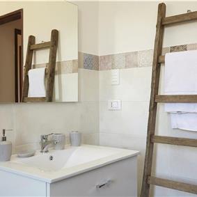 2 bedroom villa with pool, Castellammare del Golfo, sleeps 4